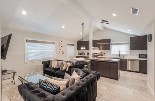 West Newport House | Spacious 8 Bedroom/7 Bath Duplex Only 3 Houses from Sand with AC