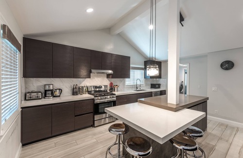 West Newport House | Spacious 8 Bedroom/7 Bath Duplex Only 3 Houses from Sand with AC