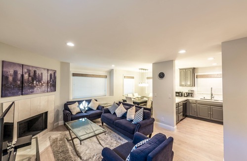 West Newport House | Spacious 8 Bedroom/7 Bath Duplex Only 3 Houses from Sand with AC