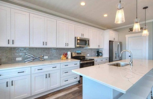 Yaupon Beach Apartment | Spacious 8-bedroom apartment in charming Oak Island with AC