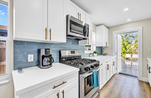 Delray Beach House | Spacious 8-bedroom house in Delray Beach Steps From Atlantic Av. Heated Pool.