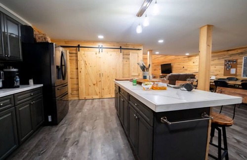 Dale House | Spacious 8-bedroom barndo near Norris City and Mcleansboro Il. Sleeps up to 14