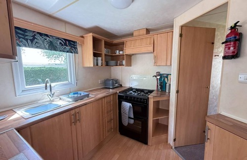 Skegness House | Spacious 8 berth caravan for hire at Southview Holiday Park ref 33002TC