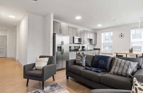 East Walnut HIlls Apartment | Spacious 8BR 8BA combined Apartments Near Downtown Cincinnati