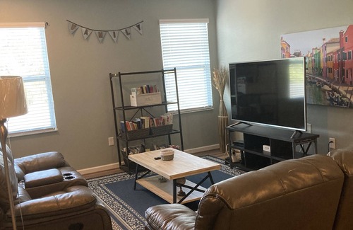 Sunridge Woods Villa | Spacious 8br5ba Villa 15min from Disney world.