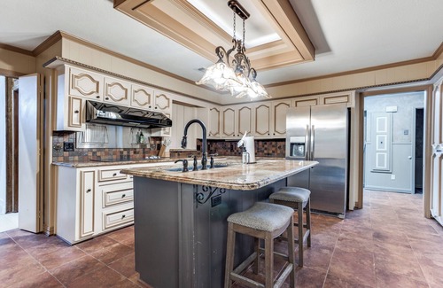 Garland House | Spacious 9-Bedroom Retreat w/Pool, Game Room & BBQ – Perfect for Groups!