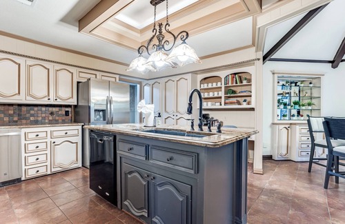 Garland House | Spacious 9-Bedroom Retreat w/Pool, Game Room & BBQ – Perfect for Groups!
