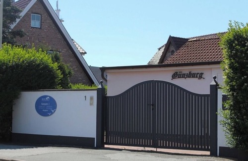 Westerland House | Spacious 90 m² apartment in Westerland with garden, terrace and pet permit