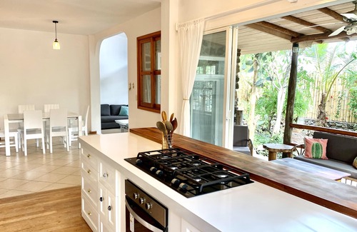 Bahia de la Academia House | Spacious and Beautiful home in the Galapagos Islands