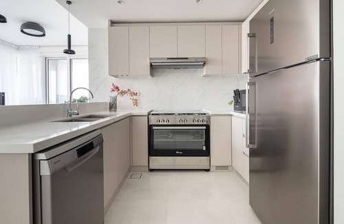 Bur Dubai Apartment | Spacious and Bright 2BR Near Metro Station!