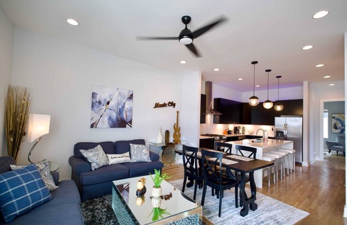 Nashville House | Spacious and Bright 4-Bedroom Townhome with Spectacular City Skyline View