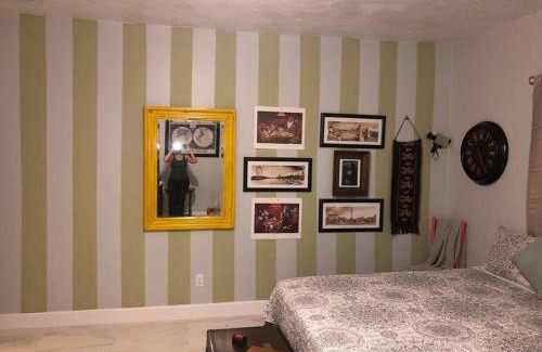 East Little Havana House | Spacious and Comfy Suite near MIA 2 Queen Beds