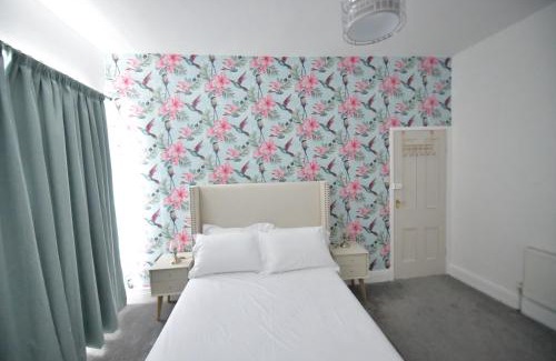 Offerton Park House | Spacious and Cosy Double Room Stockport