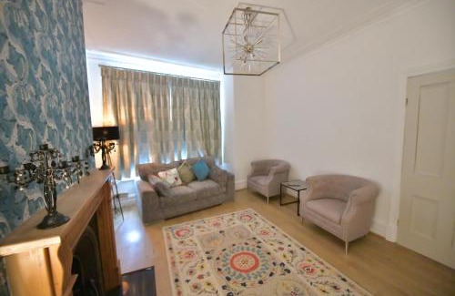 Offerton Park House | Spacious and Cosy Double Room Stockport