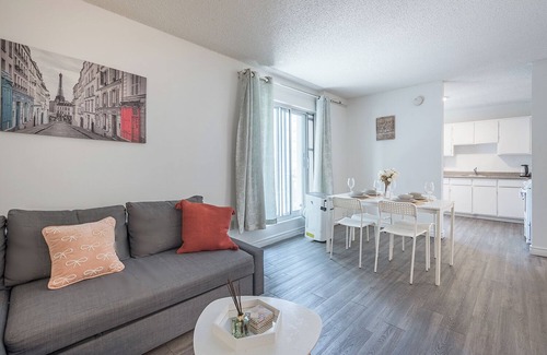 Quartier des Spectacles Apartment | Spacious and Cozy 1BR | Near Old Port