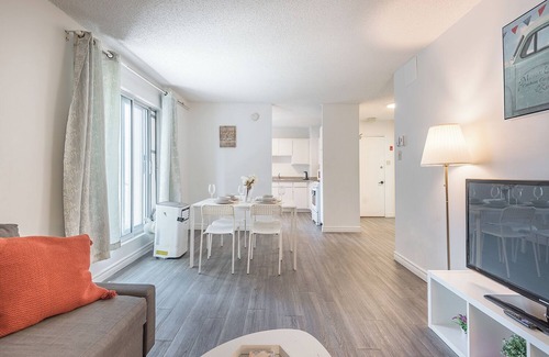 Quartier des Spectacles Apartment | Spacious and Cozy 1BR | Near Old Port