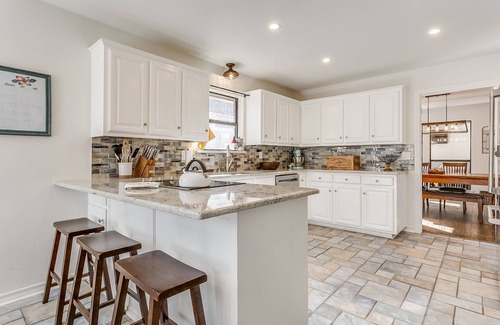 Fort Worth House | Spacious and Cozy Getaway in the Heart of the City. Bright, Open, and Clean!