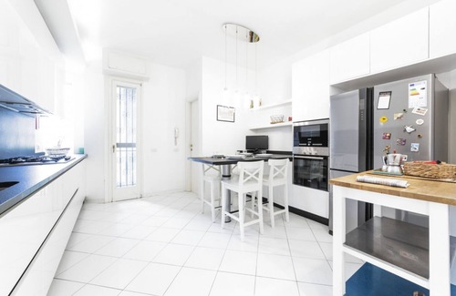 Casoretto Apartment | Spacious and elegant 170 sqm apartment for 6 people just outside the center of Milan.