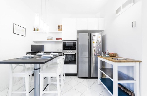 Casoretto Apartment | Spacious and elegant 170 sqm apartment for 6 people just outside the center of Milan.