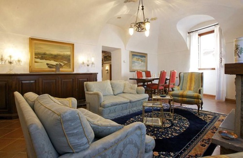 Castello House | Spacious and exceptional 6-room house with an idyllic courtyard