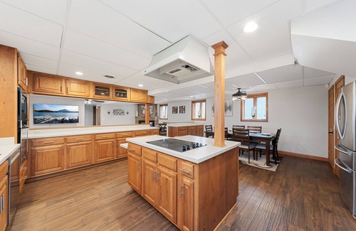 Fox Valley House | Spacious and family friendly getaway. 8 mins from Chicago Premium Outlet Mall.