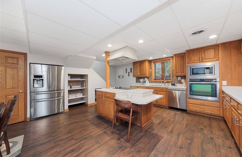 Fox Valley House | Spacious and family friendly getaway. 8 mins from Chicago Premium Outlet Mall.