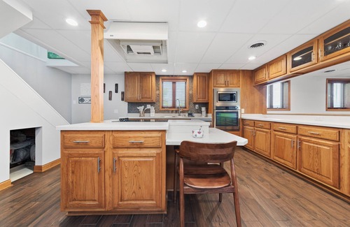 Fox Valley House | Spacious and family friendly getaway. 8 mins from Chicago Premium Outlet Mall.