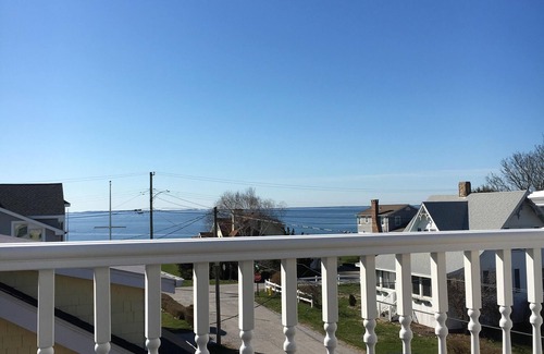 Old Saybrook House | Spacious And Luxurious Beach Home Steps From The Water