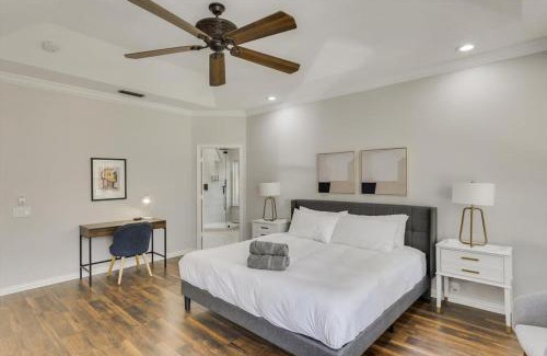 Grand Prairie House | Spacious and Luxury Home w Cinema Room and Pool