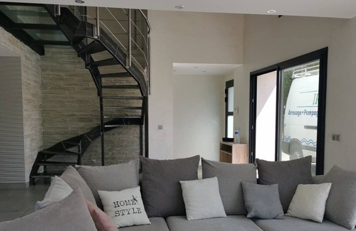 Paulhan Villa | Spacious and luxury villa with large terrace swimming pool. Between Land and Sea.
