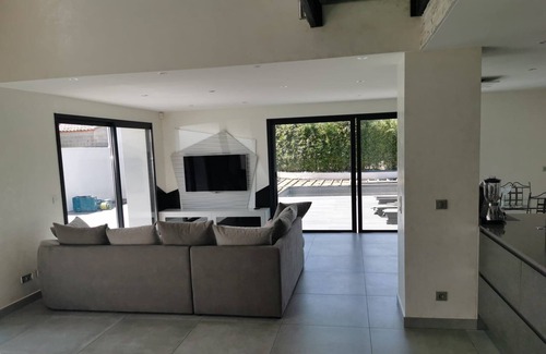 Paulhan Villa | Spacious and luxury villa with large terrace swimming pool. Between Land and Sea.