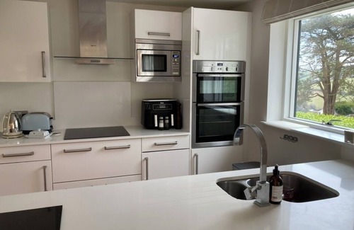 Salcombe House | Spacious and Modern Seaside Home, 5 mins wlk from the centre of Salcombe