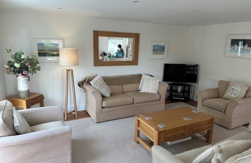 Salcombe House | Spacious and Modern Seaside Home, 5 mins wlk from the centre of Salcombe