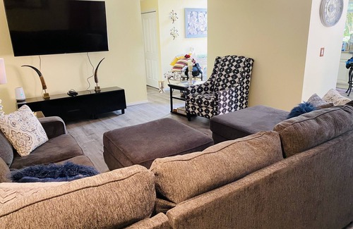 Lakeland South House | Spacious and Quiet home on Cul-de-Sac close to airport.