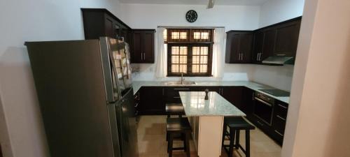 Pamankada West House | Spacious and Serene Family Home in Colombo