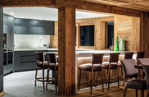 Morzine Ski Chalet | Spacious and stylish 6 Bedroom chalet with magnificent views over Morzine