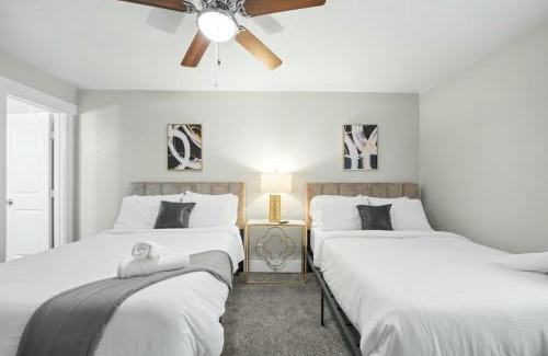 Arlington Apartment | Spacious and Stylish Apartment right by AT&T Stadium!