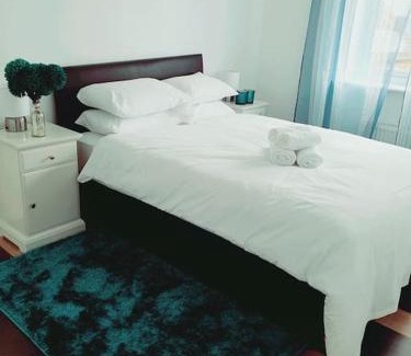 West Thurrock House | Spacious and Tastefully Decorated Town House In Lakeside West Thurrock Grays