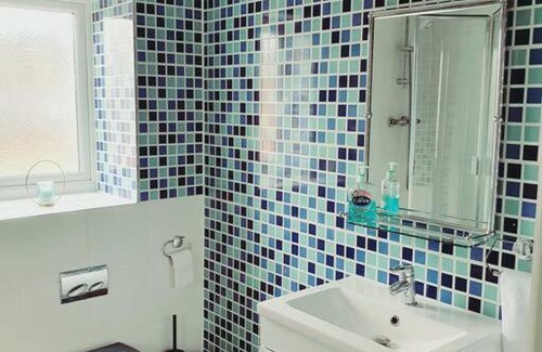 West Thurrock House | Spacious and Tastefully Decorated Town House In Lakeside West Thurrock Grays