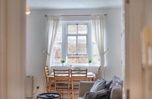 Bishop's Stortford Apartment | Spacious Apartment near Stansted Airport & Bishops Stortford Town Centre, Ideal for Contractors and Relocators