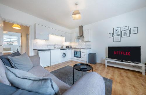 Bishop's Stortford Apartment | Spacious Apartment near Stansted Airport & Bishops Stortford Town Centre, Ideal for Contractors and Relocators