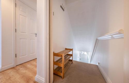 Bishop's Stortford Apartment | Spacious Apartment near Stansted Airport & Bishops Stortford Town Centre, Ideal for Contractors and Relocators
