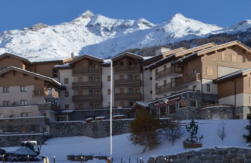 Val Cenis Apartment | Spacious apartment at the foot of the slopes, 2 bedrooms, wifi, parking included