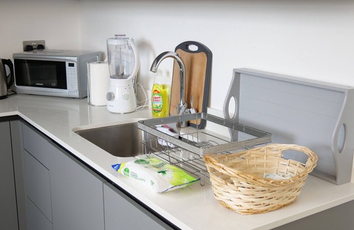 Milton Keynes Apartment | Spacious apartment with workspace at the heart of the City!