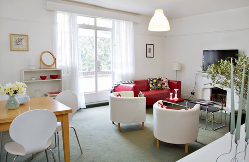 Brondesbury Park Apartment | SPACIOUS Apartment 4BR 1BA, sleep up to 9