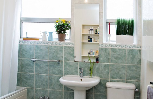 Brondesbury Park Apartment | SPACIOUS Apartment 4BR 1BA, sleep up to 9