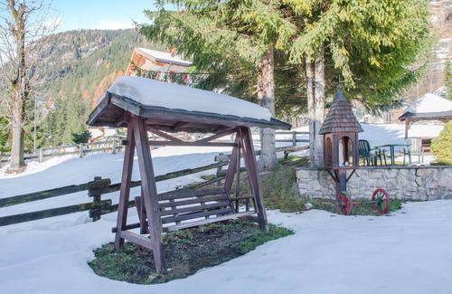 Canazei Apartment | Spacious Apartment “Cesa Crepaz” with Mountain View, Wi-Fi & Garden