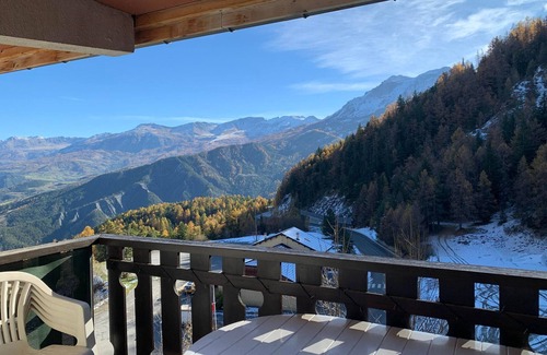 Pra Loup Apartment | Spacious apartment for 8 ppl, near slopes, mountain view at Pra Loup
