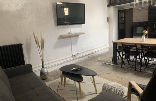 Gambetta Apartment | Spacious apartment in the center of town, ideal for friends or family