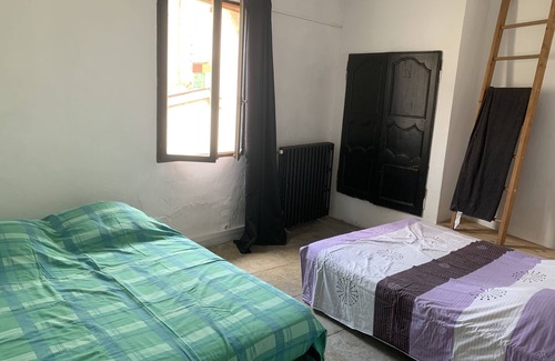 Gambetta Apartment | Spacious apartment in the center of town, ideal for friends or family